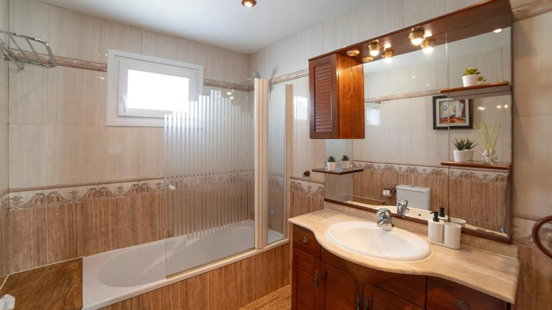 Villa Solace Blanca Playa Blanca Stylish Comfort Prime Location Heated Pool Your Perfect Lanzarote Retreat 雅伊萨