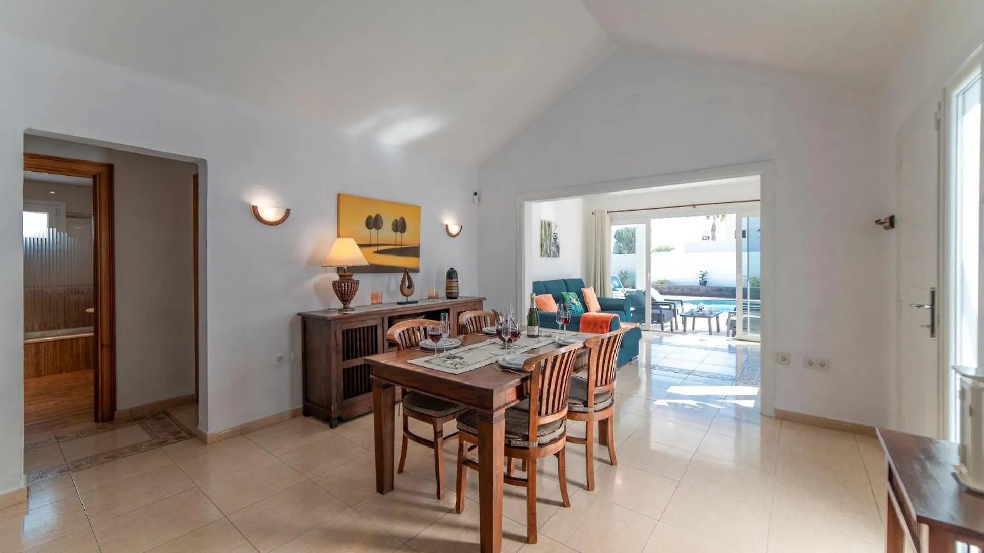 Villa Solace Blanca Playa Blanca Stylish Comfort Prime Location Heated Pool Your Perfect Lanzarote Retreat 雅伊萨