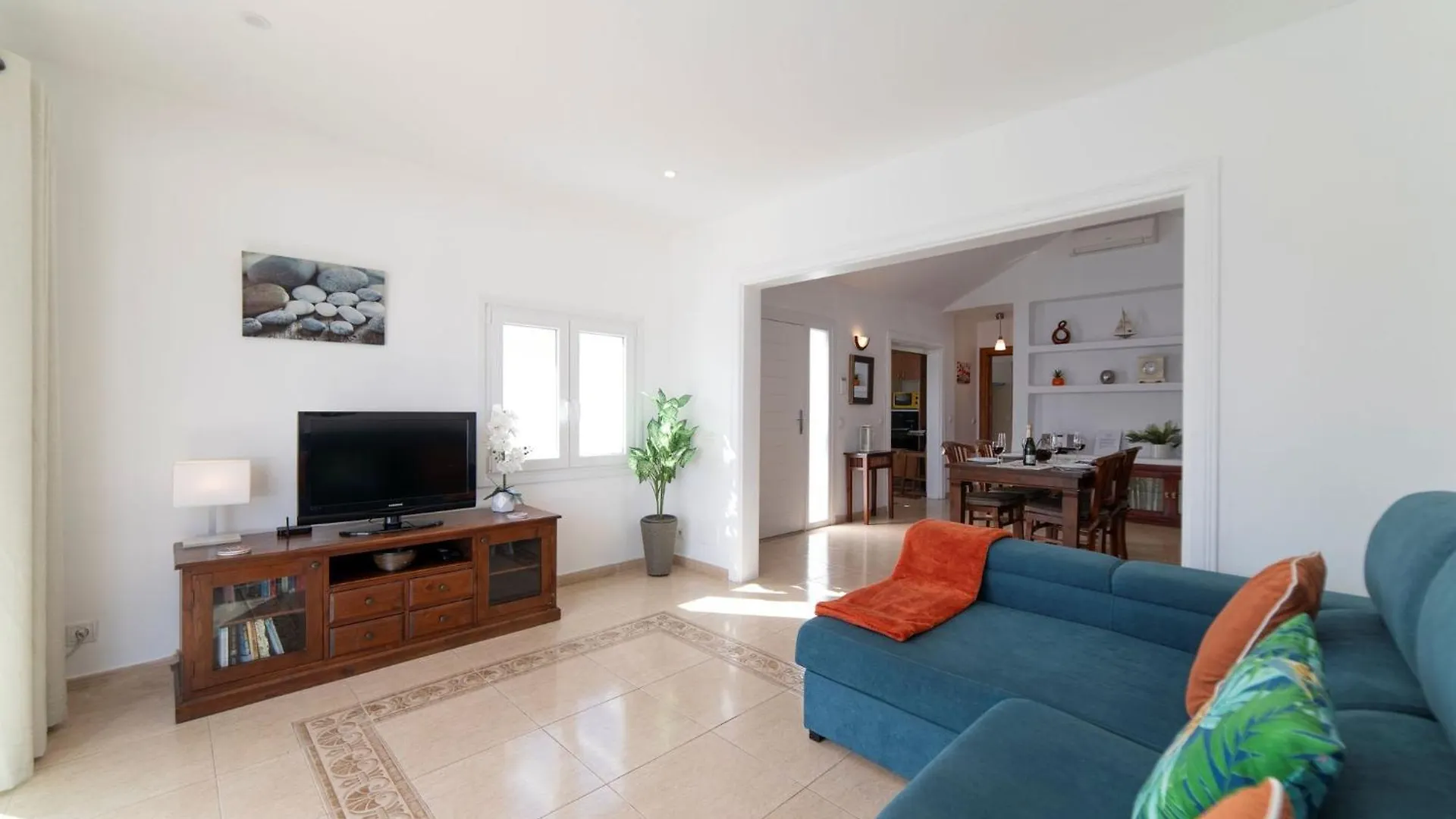Villa Solace Blanca Playa Blanca Stylish Comfort Prime Location Heated Pool Your Perfect Lanzarote Retreat 雅伊萨