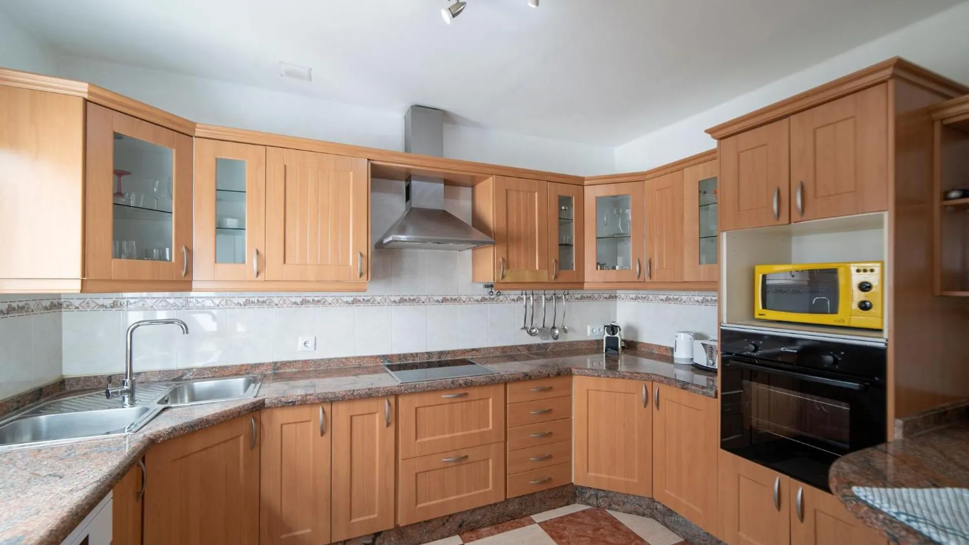 Villa Solace Blanca Playa Blanca Stylish Comfort Prime Location Heated Pool Your Perfect Lanzarote Retreat 雅伊萨