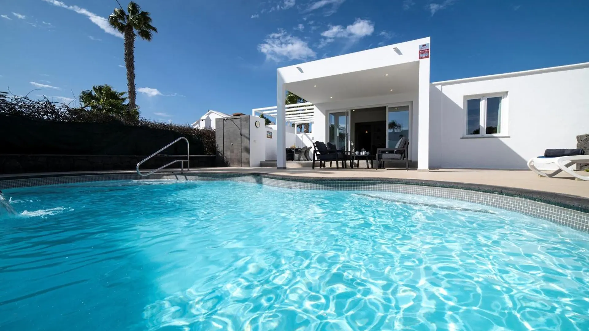 Villa Solace Blanca Playa Blanca Stylish Comfort Prime Location Heated Pool Your Perfect Lanzarote Retreat يايثا